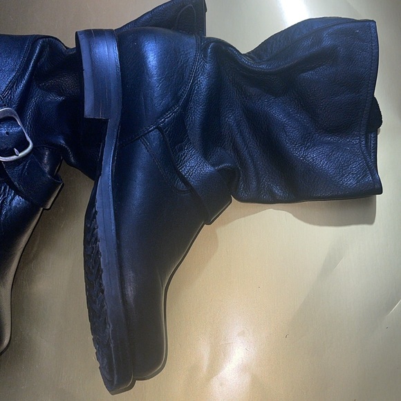 Frye - Picture 15 of 15